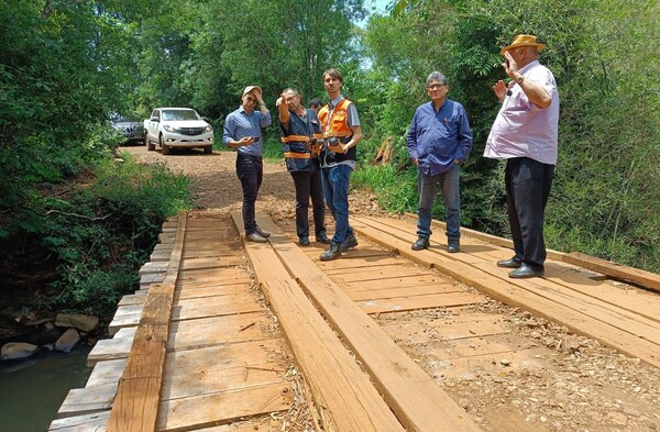 Avanza programa para modernizar la red de caminos vecinales y puentes en Paraguay - .::Agencia IP::.