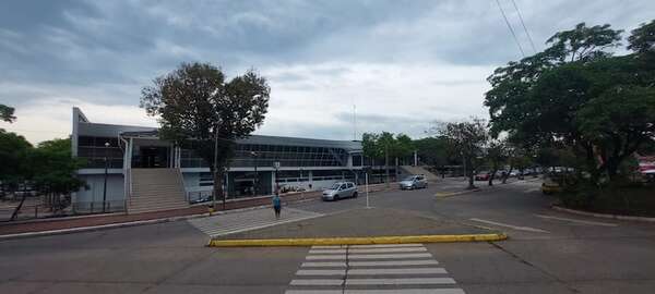 Nenecho de paseo, mientras hay extintores vencidos y bocas de incendio sin mangueras en la Estación de Buses - Nacionales - ABC Color