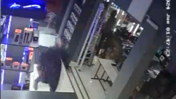 Millonario robo en el centro de Encarnación: Delincuentes se llevan dinero y productos informáticos