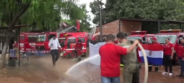 Fiscal intentó desalojar a bomberos sin orden judicial y lleva detenidos a dos voluntarios