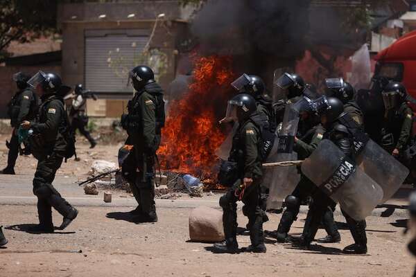 Seguidores de Evo Morales toman cuartel y retienen a 20 militares en Bolivia - Mundo - ABC Color