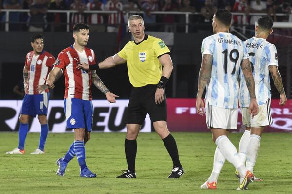 Árbitros confirmados para los cruciales juegos ante Argentina y Bolivia en noviembre