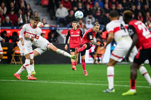 Versus / Bayer Leverkusen choca con el muro del Stuttgart y sigue irregular en la temporada
