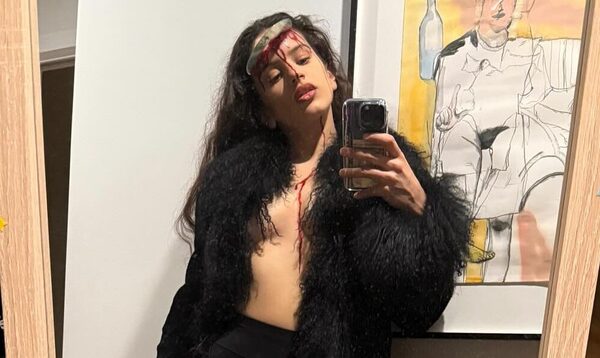 ¿Se fue de mambo? Rosalía se mostró con un sangriento disfraz