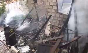 Varias viviendas consumidas por el fuego en barrio de Asunción - Policiales - ABC Color