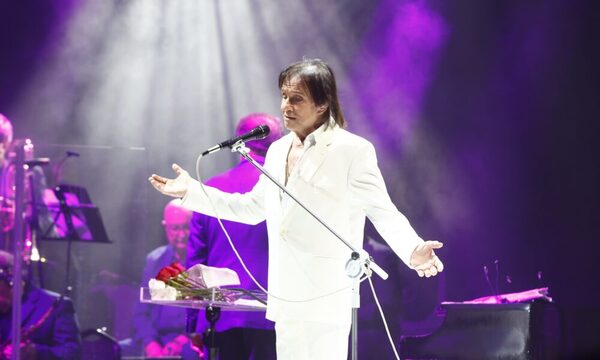 (VIDEO). Roberto Carlos hizo suspirar a más de una en su increíble concierto