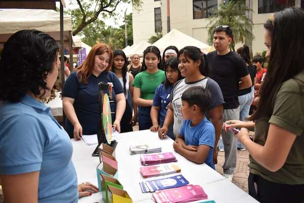 Unos 300 adolescentes participaron de la Feria Juvenfest realizado en San Lorenzo - Nacionales - ABC Color