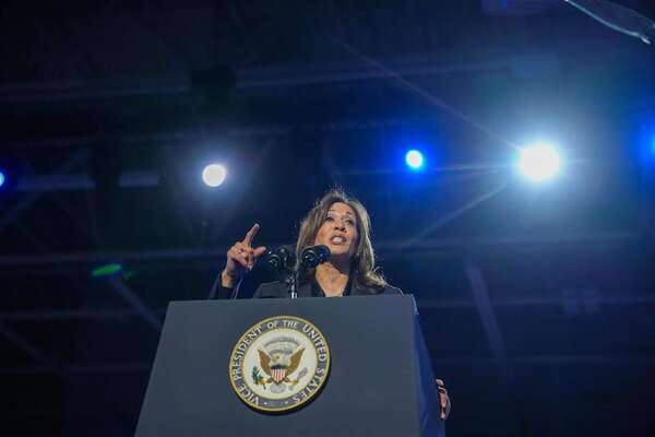 Harris afirma que la violencia verbal de Trump lo descalifica para ser presidente - Mundo - ABC Color