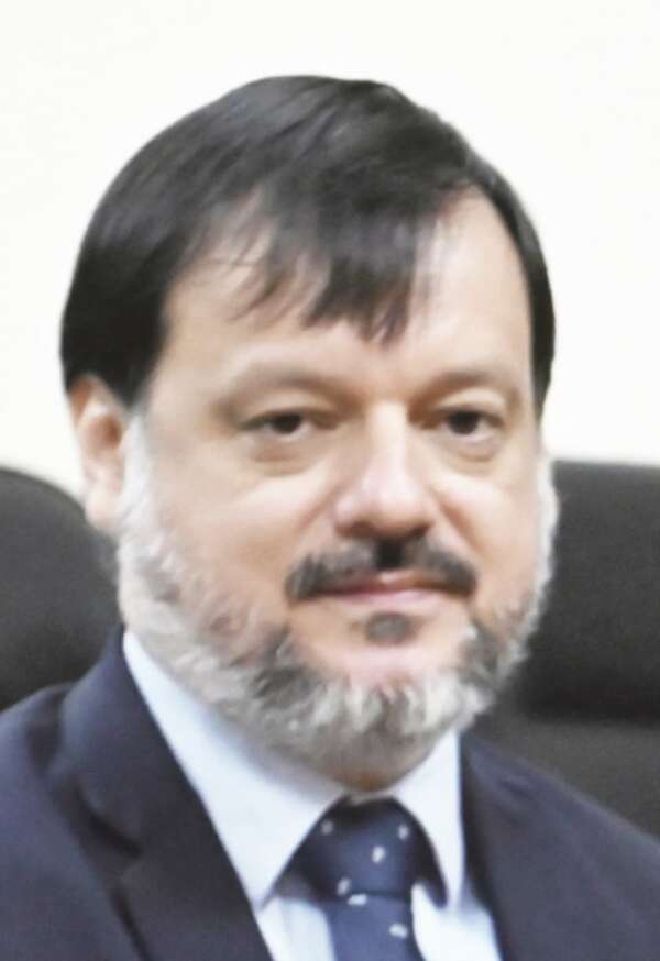 Sospechosa amnesia de abogado de Conmebol sobre fondos en Paraguay - Política - ABC Color