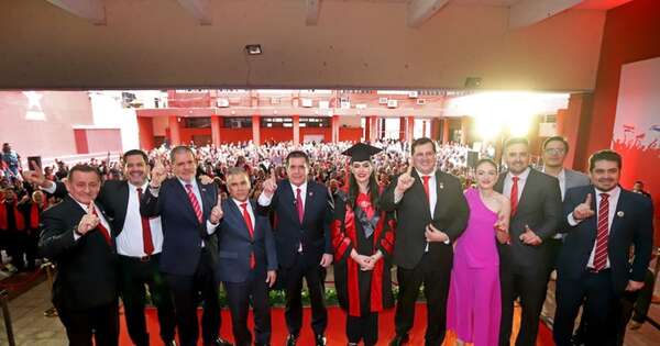 La Nación / Egresan mil alumnos en Ciencias Políticas de Academia de la ANR