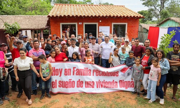 Gobierno entrega 67 nuevas viviendas en Caazapá y Buena Vista
