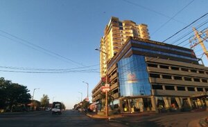 Asalto, toma de rehén, enfrentamiento a tiros y dos detenidos en hotel en pleno centro de Encarnación