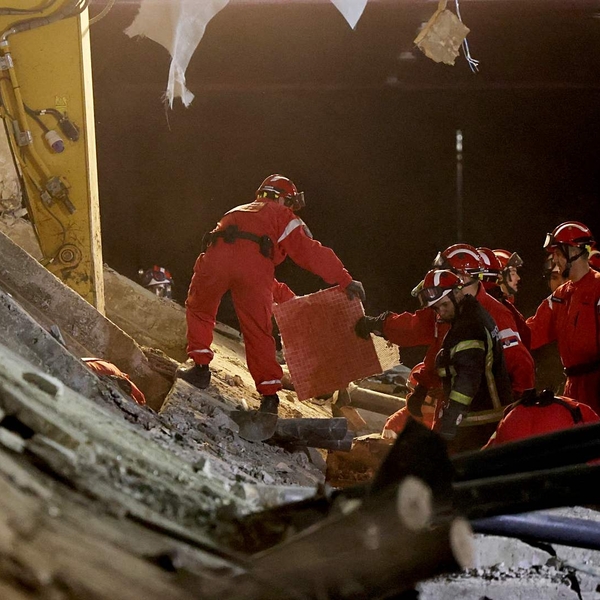 Serbia: Derrumbe en estación de trenes deja 14 fallecidos - 1000 Noticias