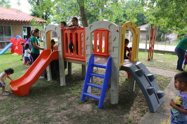 EBY entregó muebles y juegos infantiles a guardería de Pilar - .::Agencia IP::.