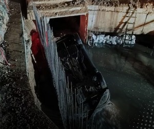 Avda. Eusebio Ayala: conductor de camioneta cayó a pozo de obra de alcantarillado - Unicanal