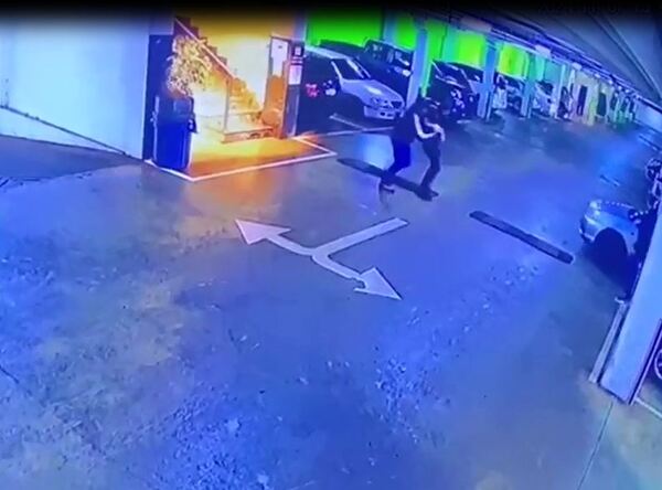 Millonario robo en el estacionamiento de un shopping - La Clave