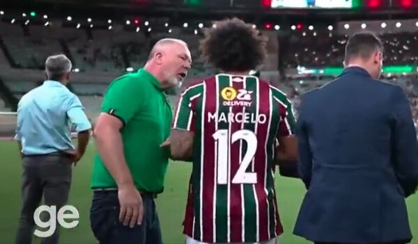 Versus / ¡Increíble! Es ídolo histórico del club, pero se peleó con el DT y horas después le rescindieron