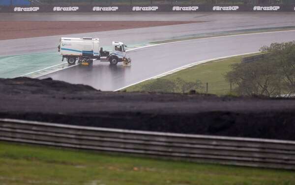 La sesión de clasificación en Interlagos se aplaza a este domingo a causa de la lluvia - Automovilismo - ABC Color