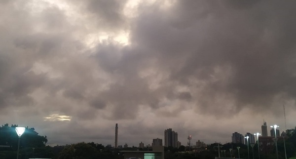 Anuncian tormentas en 13 Departamentos del país