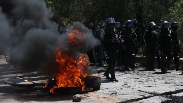 Bolivia denuncia "escalada desestabilizadora" a la democracia por bloqueos de 'evistas'