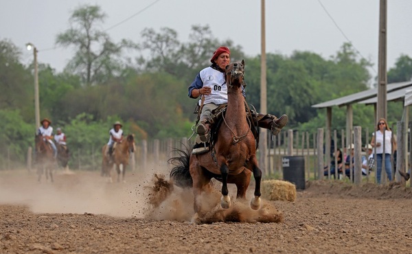 Ferusa remata una variada oferta de caballos en la feria de la Asociación de Criollos, este lunes