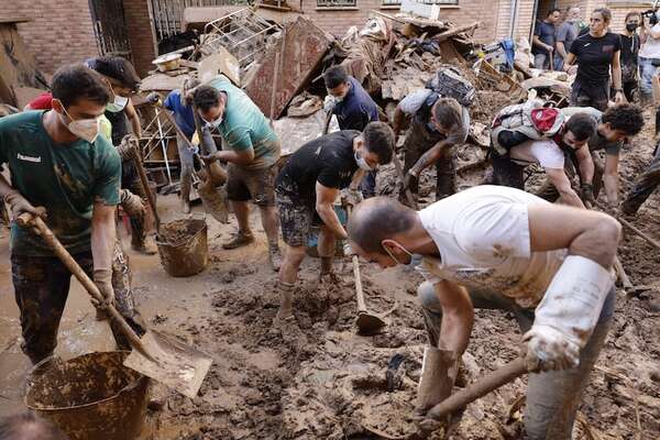 Suben a 210 las víctimas mortales por la dana en la provincia de Valencia - Mundo - ABC Color