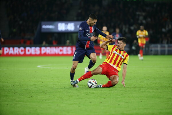Versus / PSG gana en casa al Lens y abre hueco con el Mónaco