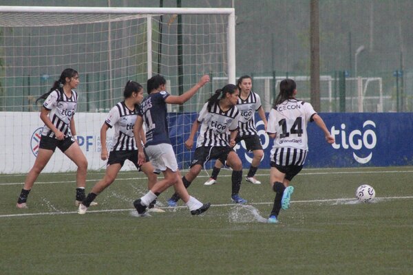 Libertad y Ameliano igualan en un partido pasado por agua - 1000 Noticias