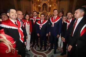 Nostálgicos de “Fecha feliz” golpean como piñata nuestra frágil democracia - Política - ABC Color