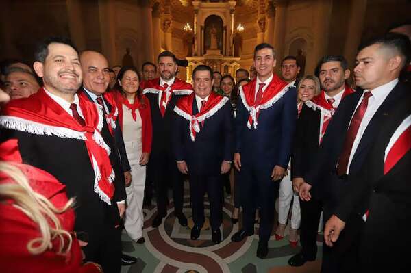 Nostálgicos de “Fecha feliz” golpean como piñata nuestra frágil democracia - Política - ABC Color
