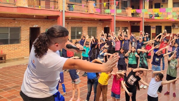 Escuelas abiertas, el vy’a renda de miles de niños