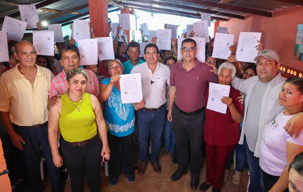 Familias de Mbuyapey reciben subsidios para iniciar construcción de sus viviendas - .::Agencia IP::.