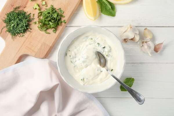Aprendé a preparar una salsa fácil con yogur - Gastronomía - ABC Color