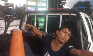 Casi termina en tragedia: Tras discusión, clavó a su rival