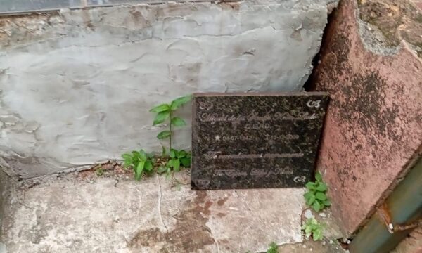 Franco: profanan tumba, entierran a otro y desaparecen restos para feroz negociado de encargados del lugar