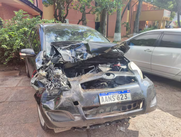 Detienen a agente de PMT por conducir ebrio y causar accidente en Asunción