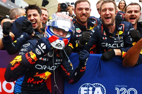 Versus / Con remontada memorable, Verstappen triunfa en Brasil y araña el título de la F1