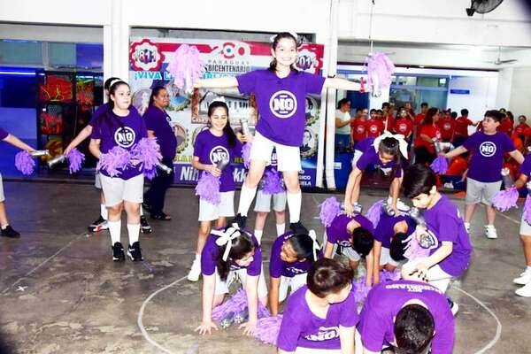 Exhibición gimnástica con acento japonés de alumnos del Nihon Gakko - Polideportivo - ABC Color