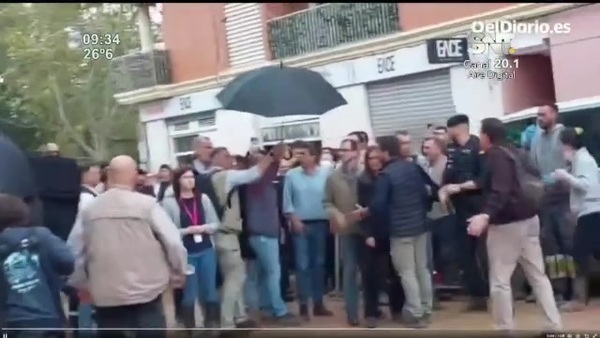 Presidente y reyes de España repudiados en Valencia tras catástrofe - SNT