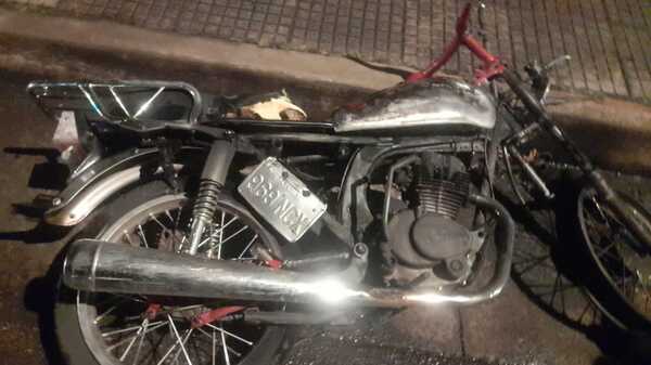 Trágico accidente en Encarnación: motociclista fallece al chocar contra camión