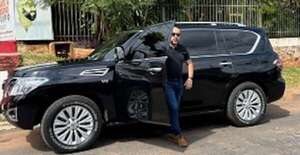 Comuna carga combustible a camioneta de diputado - Política - ABC Color