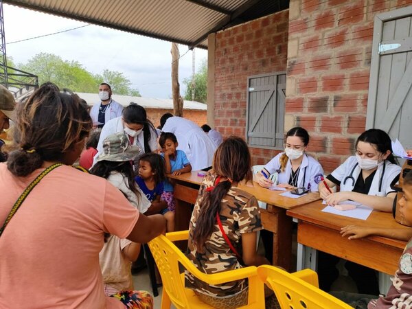 Indígenas reciben atención médica y lentes gratuitos en Pozo Colorado - Portal Digital Cáritas Universidad Católica