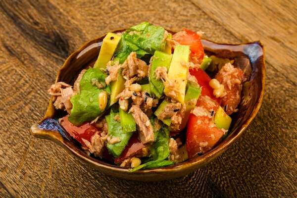 Empezá la semana con una ensalada liviana de atún y aguacate - Gastronomía - ABC Color