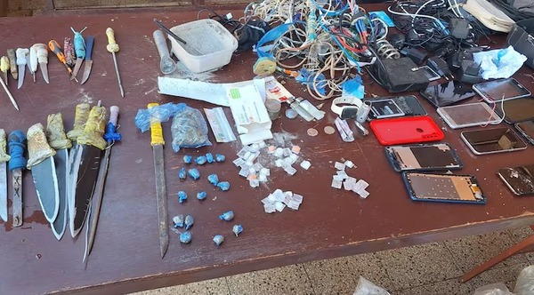 Incautan armas, drogas y celulares del PCC durante requisa en el CERESO de Itapúa - 1000 Noticias