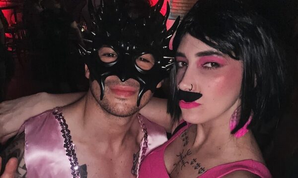 [VIDEO] El novio de Carmiña Masi sorprendió con su disfraz y ganó un premio