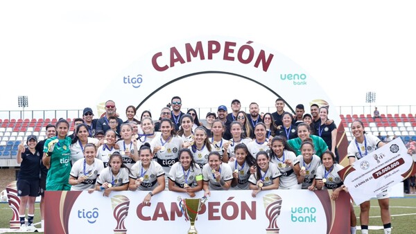Con goleada incluida, Olimpia recibe la Copa eFe