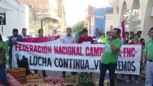 Campesinos protestan frente al Ministerio de Agricultura exigiendo atención y respeto - SNT