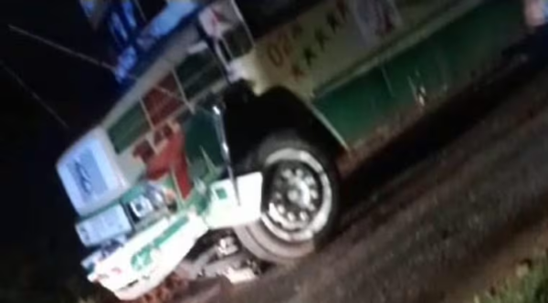 Motociclista pierde la vida tras ser embestido por un colectivo