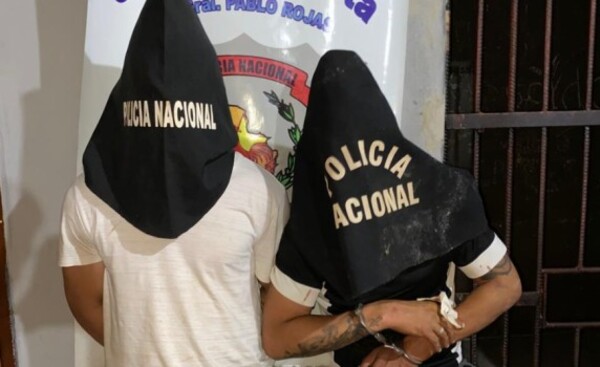 Robacoches sorprendidos en flagrancia en el barrio San Antonio de CDE