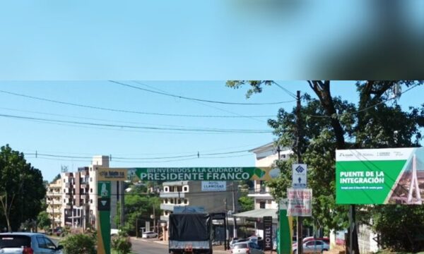 Hombre lanzó a su chuli del auto por pedirle que deje de “chupar”